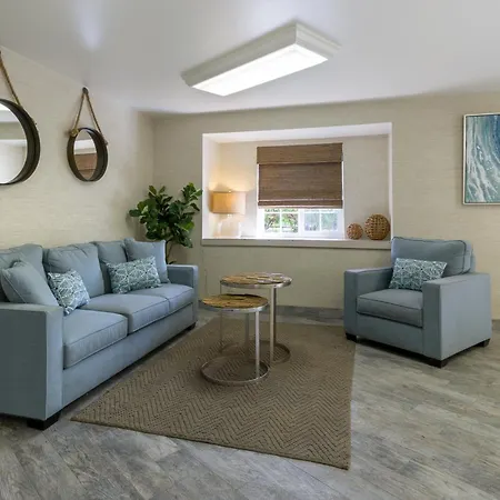 Ramada By Wyndham Costa Mesa/Newport Beach-2