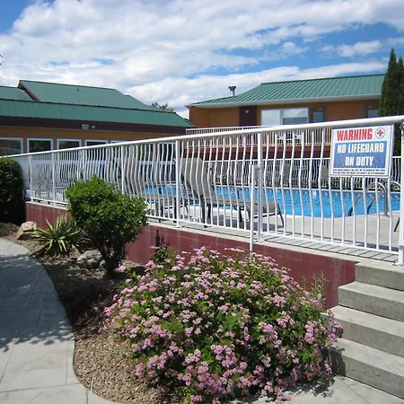 Days Inn By Wyndham Penticton Conference Centre-3