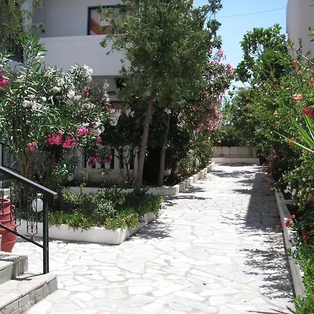 Esplanade Apartments - Heated Pool-3