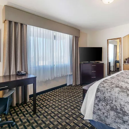 Best Western Plus Edmonds Harbor Inn-3