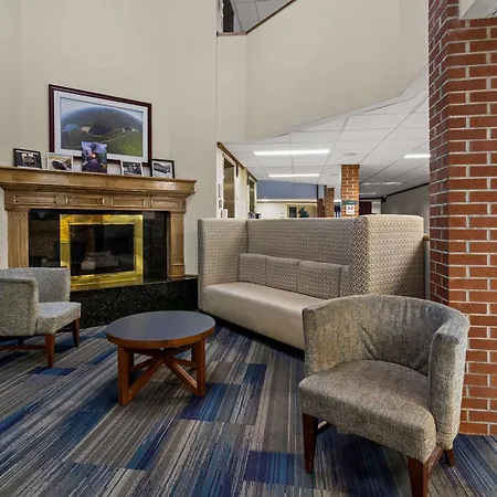 Quality Inn & Suites Altoona-2