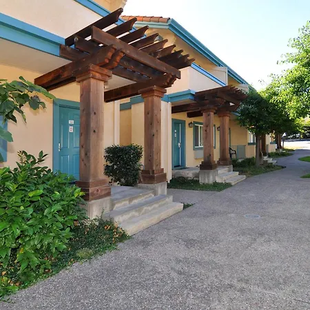 Marinwood Inn & Suites-2