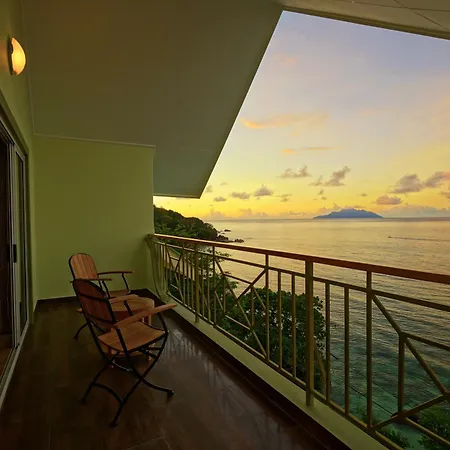 Treasure Cove Hotel & Restaurant-3