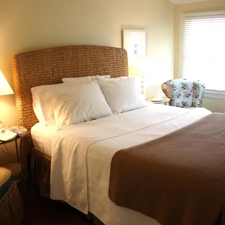 The Oak Bluffs Inn-2