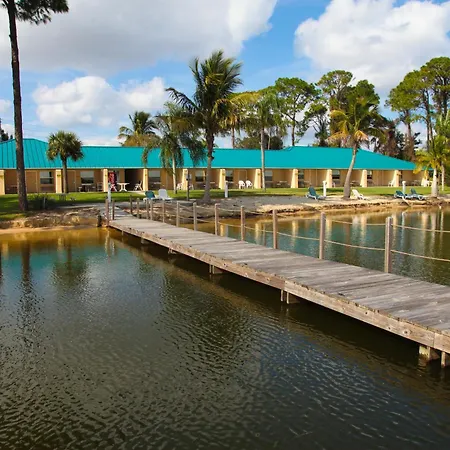 Lake Grassy Inn & Suites-3