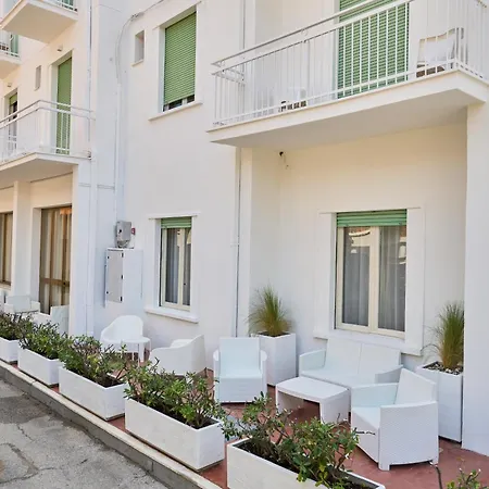 Hotel Jolanda-3