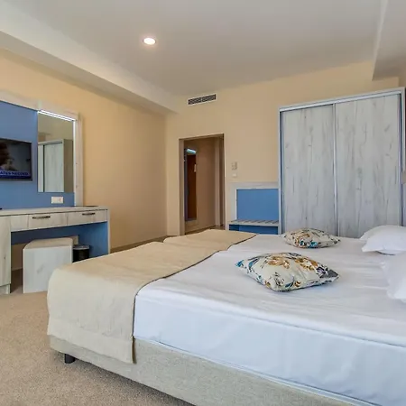 Dit Evrika Beach Club Hotel-3
