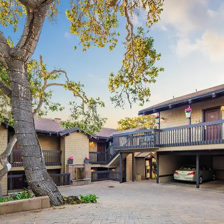 Carriage House Inn-3