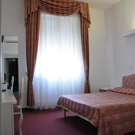 Hotel Sirena-3