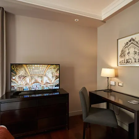 Carles Hotel-2
