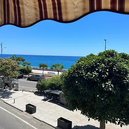Hice Room Lungomare Fronte Mare-3