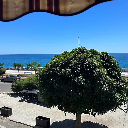 Hice Room Lungomare Fronte Mare-2