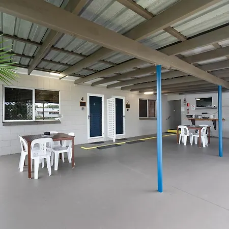 Seaforth Holiday Units-3
