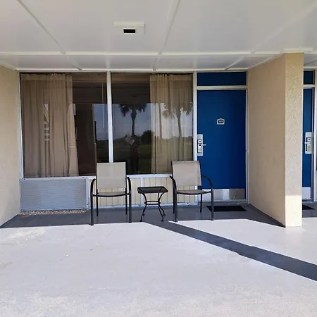 Days Inn & Suites By Wyndham Jekyll Island-2