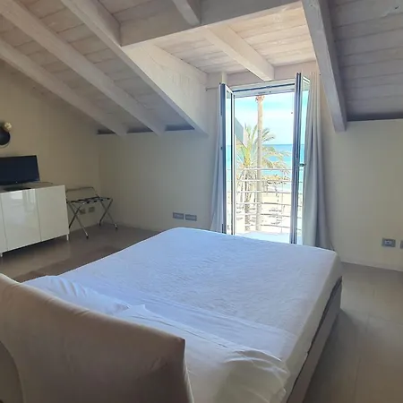 Hotel De La Plage-2