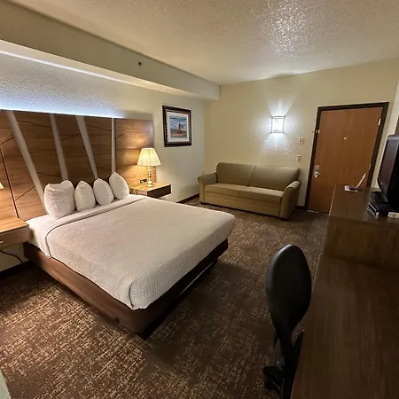 Mackinaw Beach And Bay Inn & Suites-3