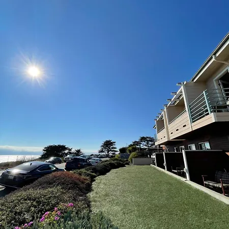 Cambria Landing Inn And Suites-3