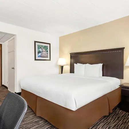 Best Western Hazlet Inn-3