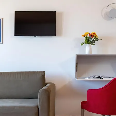 Flisvos Royal Hotel & Suites-3