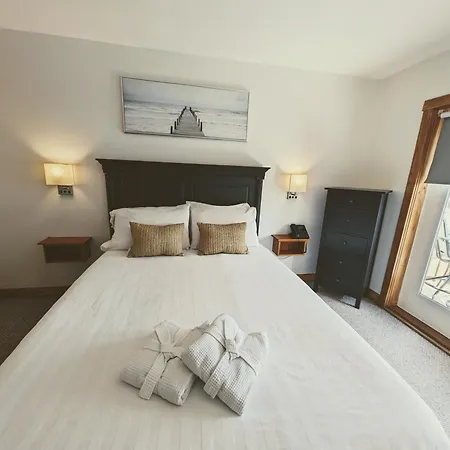 Mayne Island Resort-3