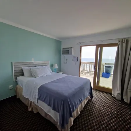 Sandcastle Beachfront Inn-3