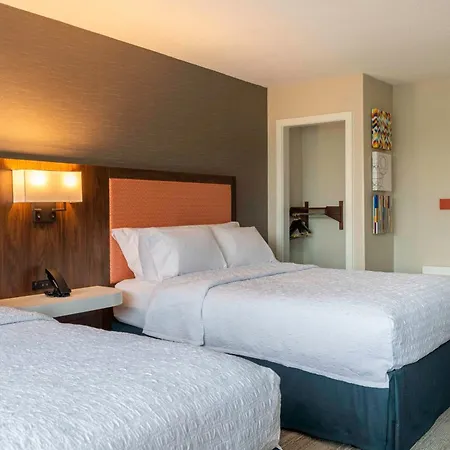Hampton Inn Manchester Downtown-2