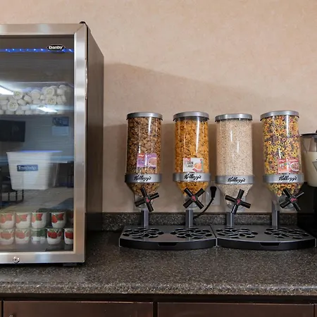 Travelodge By Wyndham Kamloops Mountview-3