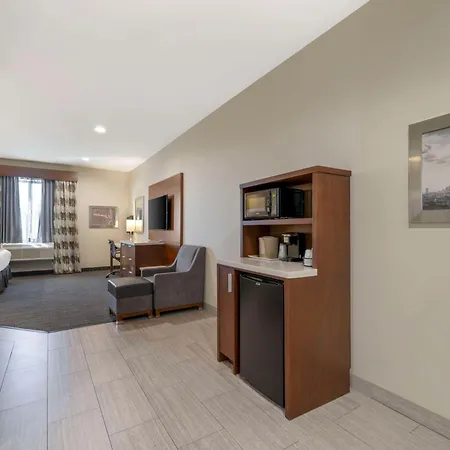 Best Western Plus Gardena-Los Angeles Inn & Suites-3