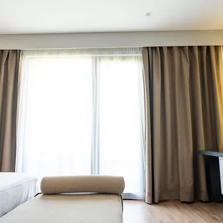 Henry Resort & Spa-3