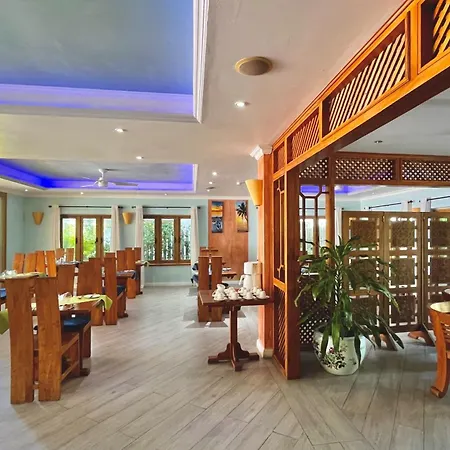 Crown Beach Hotel Seychelles-3