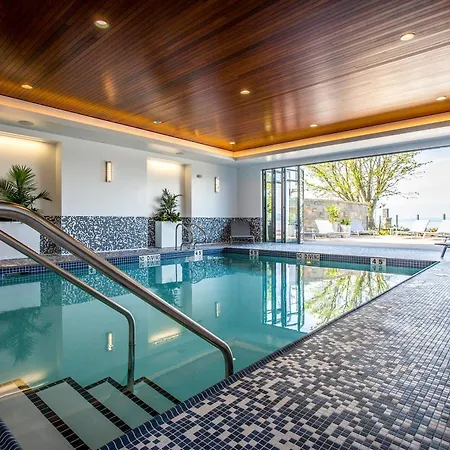 Qualicum Beach Ocean Suites-3