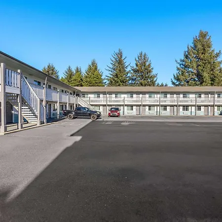 Super 8 By Wyndham Crescent City-3