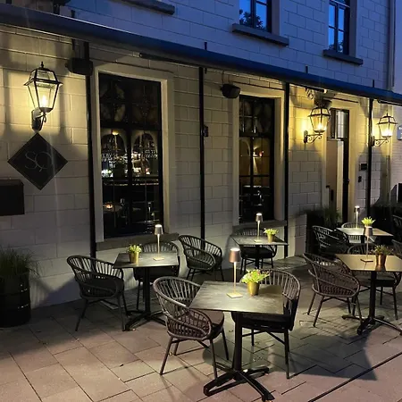 Square Boutique Hotel & Brasserie-3