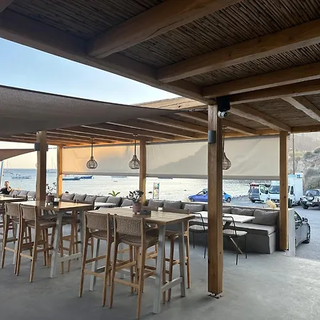 Akrotiri Hotel-3