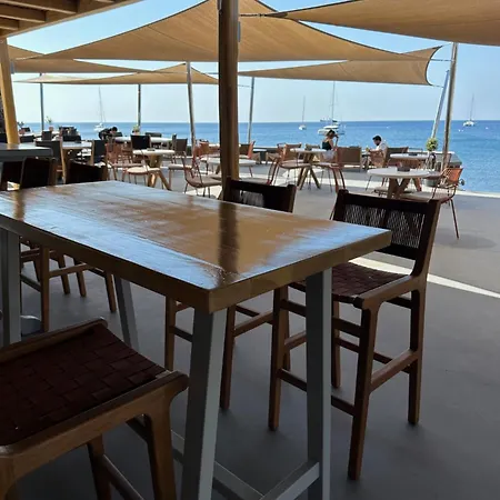 Akrotiri Hotel-2
