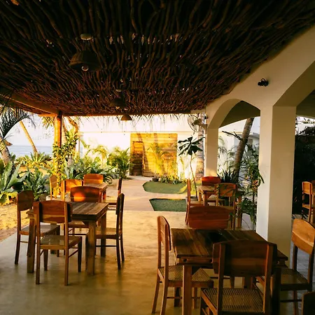 Blue Waves Surf House - Beach Hotel-2