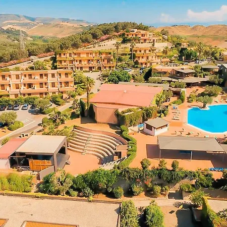 Villaggio Porto Rhoca-2