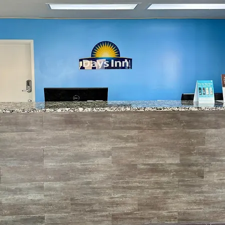 Days Inn By Wyndham Morristown-3