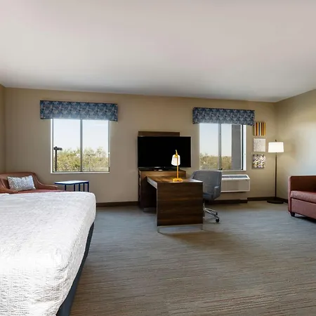 Hampton Inn & Suites Woodward-3