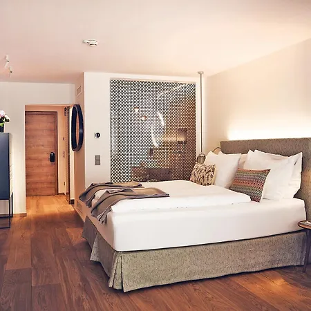 Tauroa Seehotel Grundlsee-2