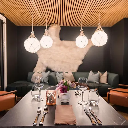 Svalbard Hotell | Polfareren-2