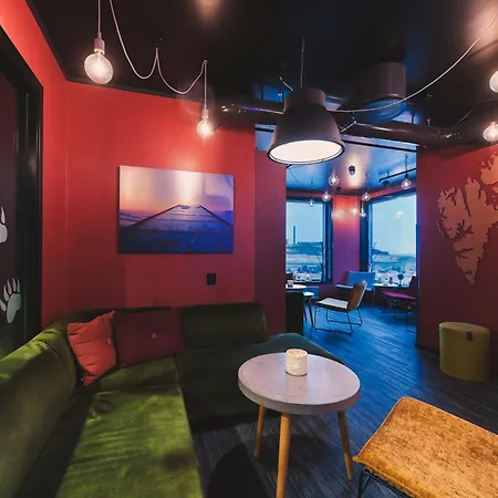Svalbard Hotell | The Vault-3