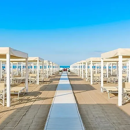 Regina Beach Holiday Apartments-3