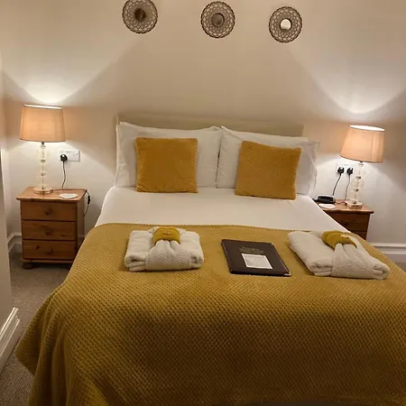 Cliveden Guest House-3