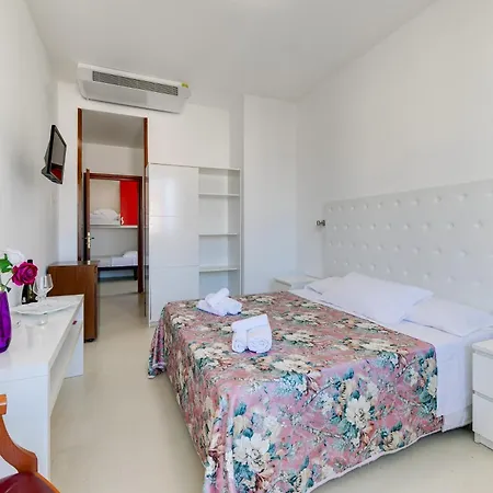 Hotel La Perla Rimini-3