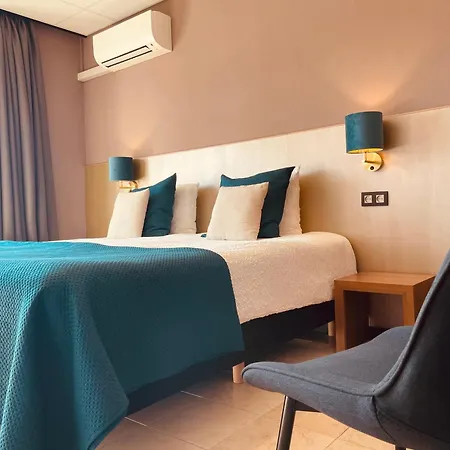 Hotel Rooms-3