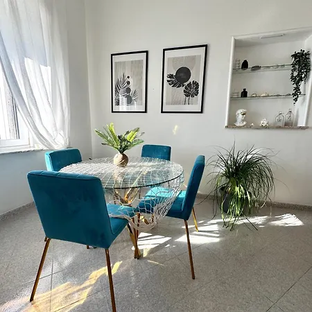 A Due Passi dal Mare B&B-2