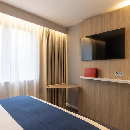 Holiday Inn Express Poole By Ihg-3