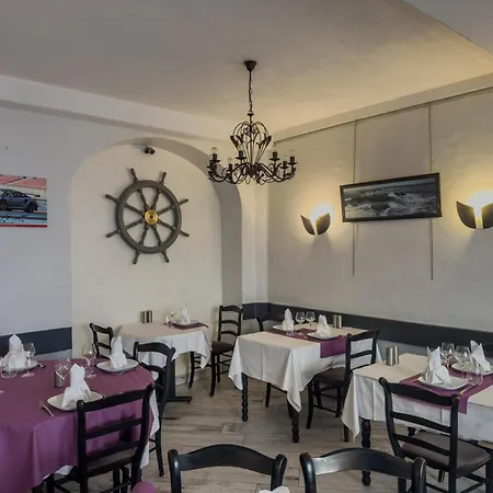 Logis Hotel Les Chardons Bleus Restaurant Le Bistrot De La Mer-3