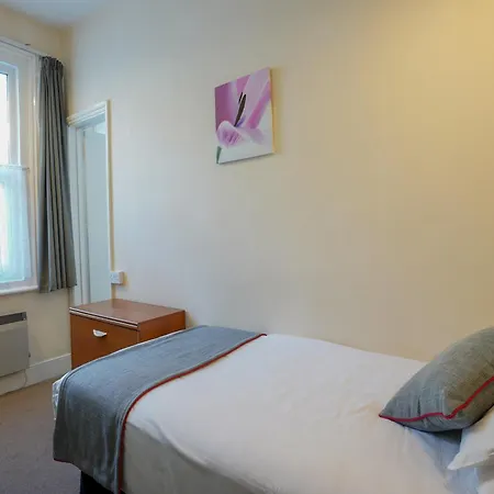 Oyo Shanklin Beach Hotel-3
